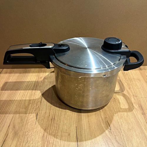 Pentola pressione con piano - pressione,